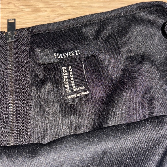 Forever 21 Black and Silver Sequin Mini Skirt size medium NWOT - Picture 3 of 4